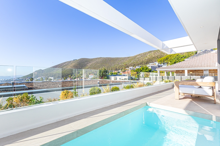 To Let 4 Bedroom Property for Rent in Fresnaye Western Cape